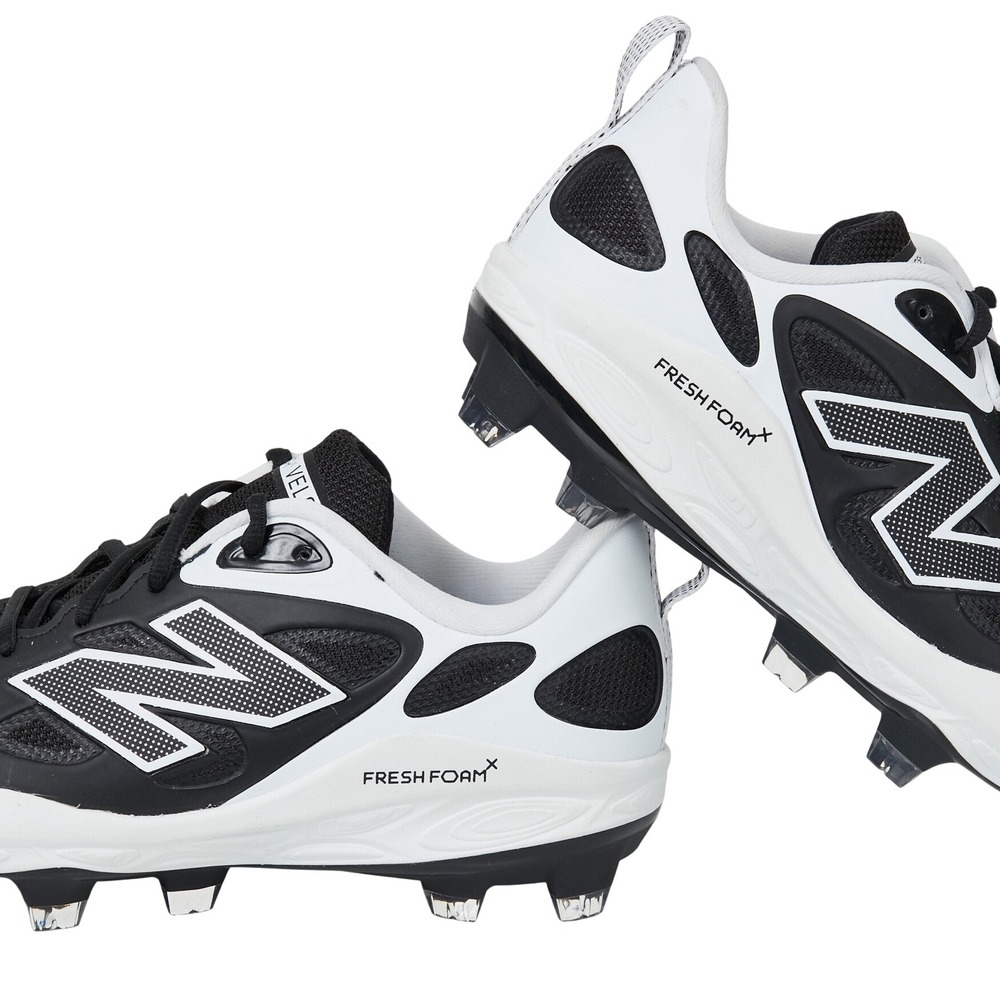 New Balance Women's Fresh Foam VELOv4 Size 9 Metal Fastpitch Cleats